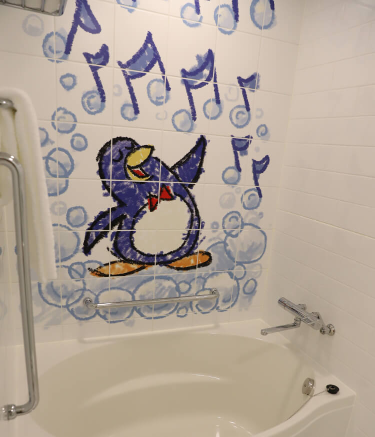 ＜お風呂場はバブルバスの中で歌っているウィージーのイラストが！お風呂タイムに思わず一緒に口ずさむかも♪＞