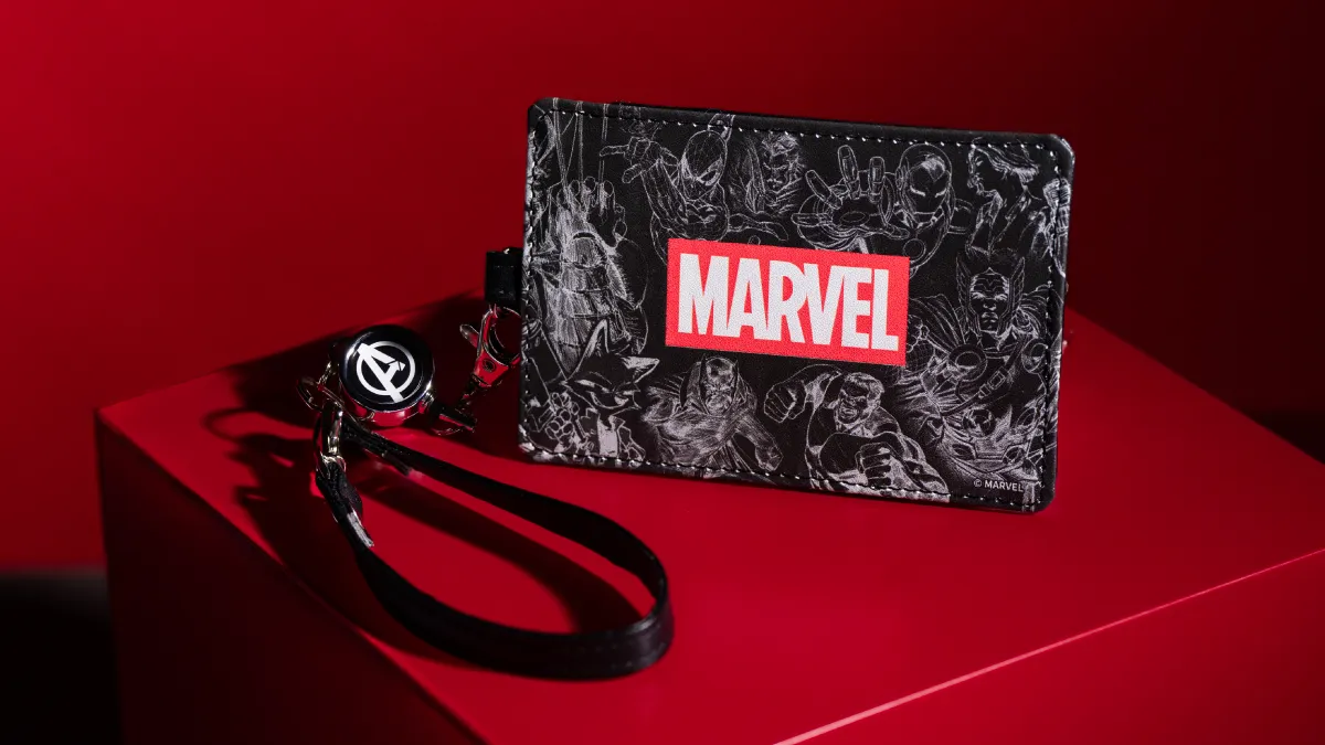 【2点セット】ディズニーアドベンチャー　トートバッグ・カードケース ディズニー・カードクラブ オリジナル MARVEL IDカードケース